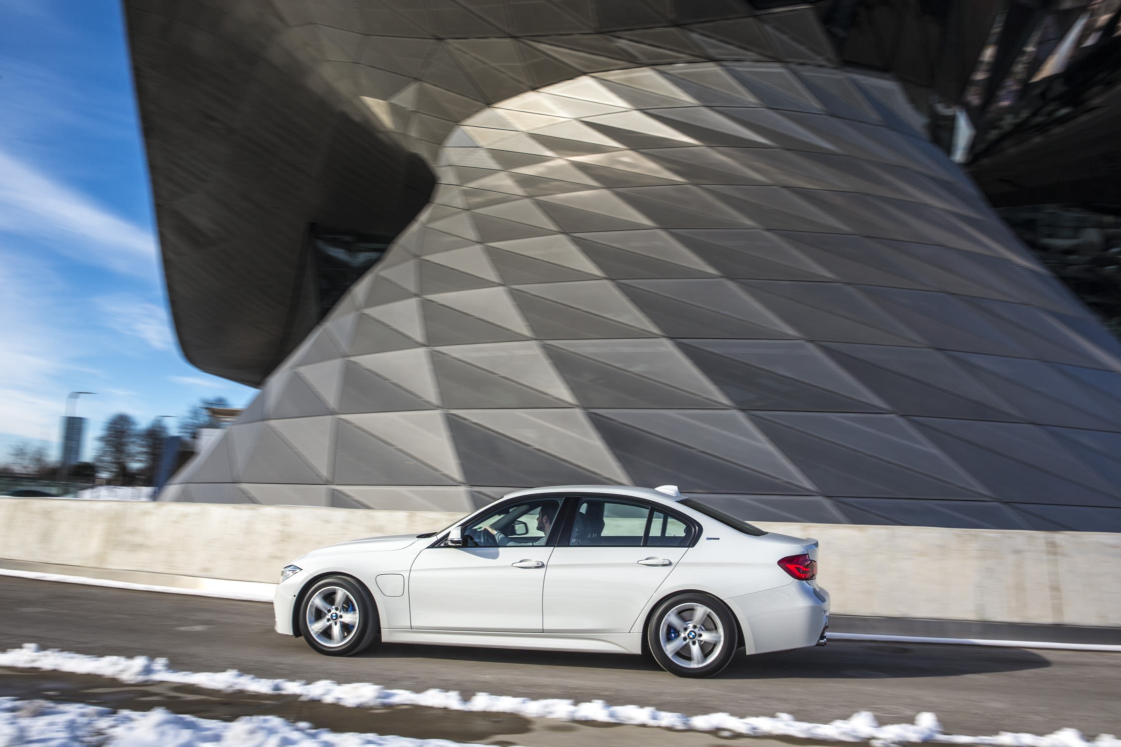 2016 BMW 330e iPerformance