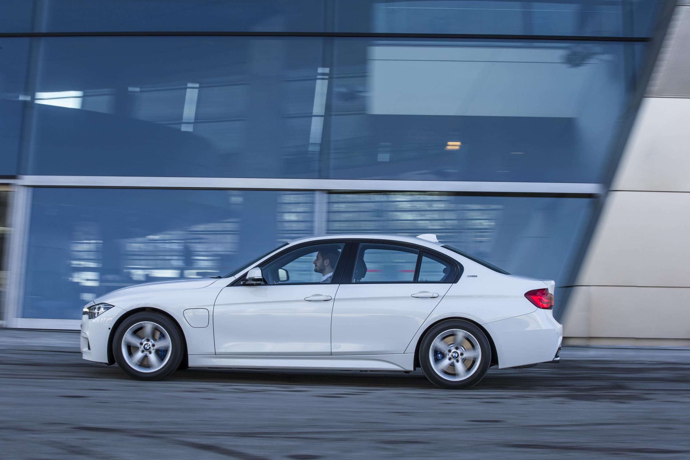 2016 BMW 330e iPerformance