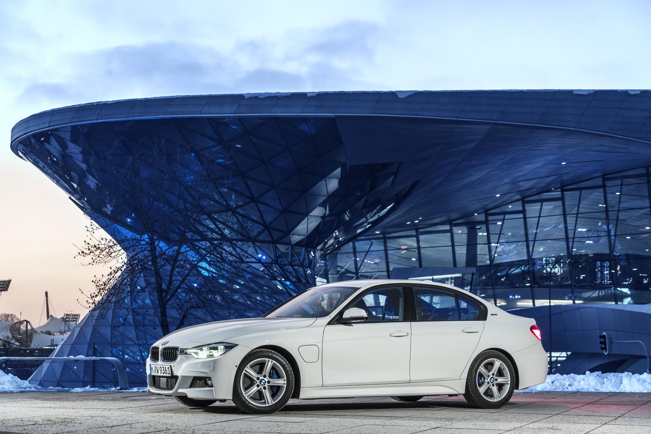 2016 BMW 330e iPerformance