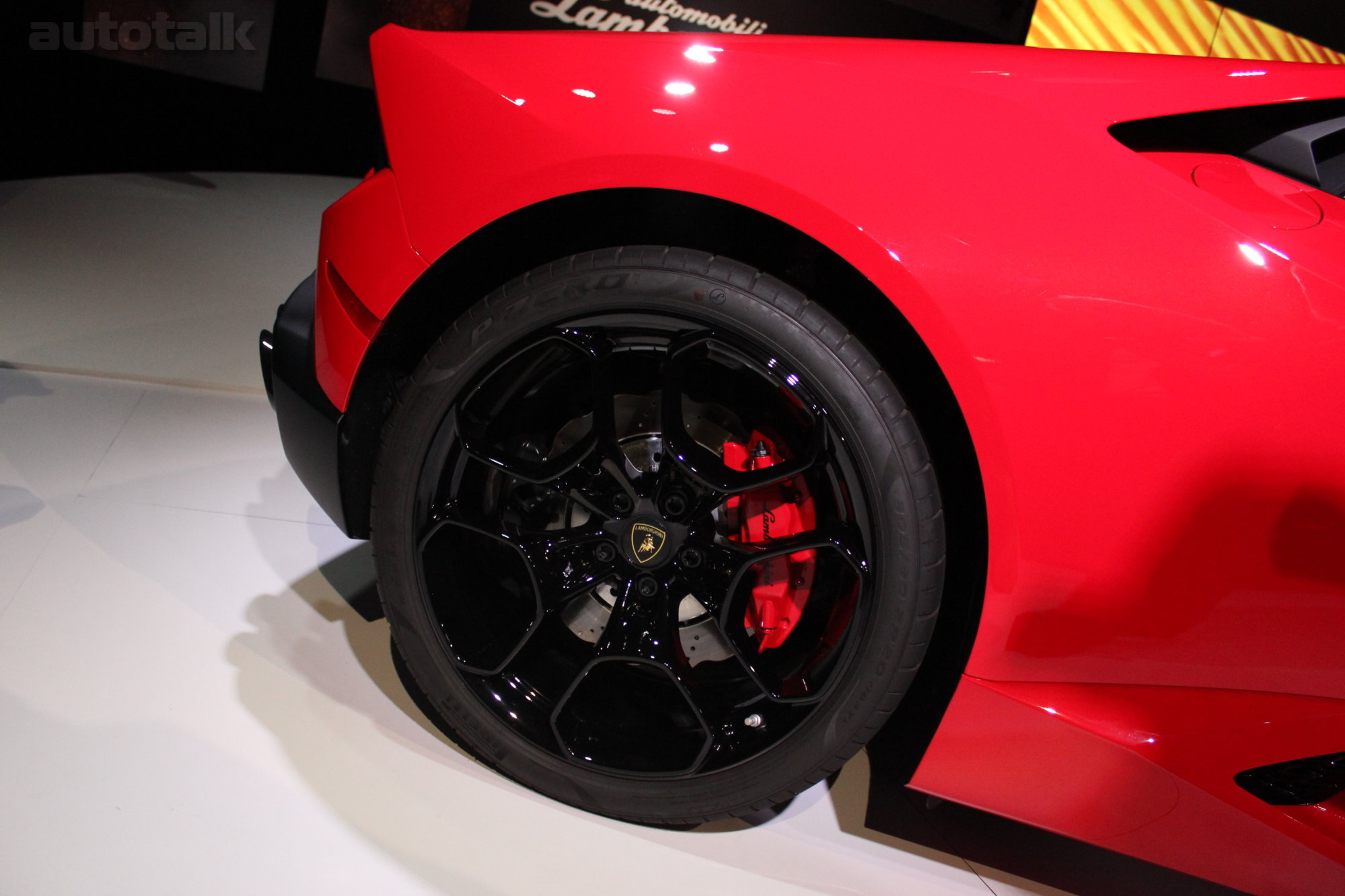 2016 Lamborghini Huracan LP 580-2 Reveal