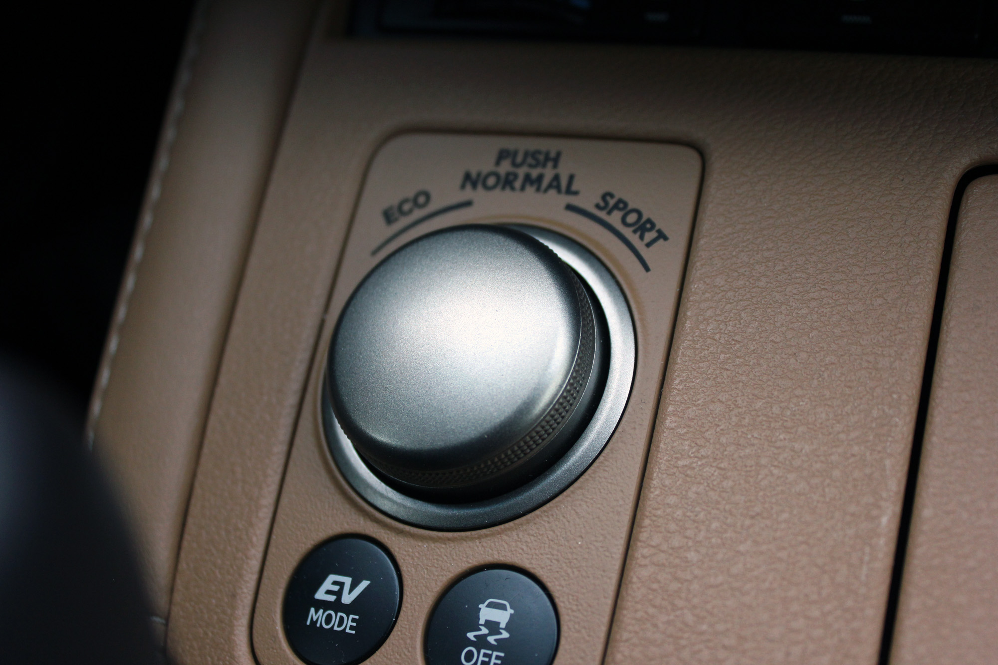 2016 Lexus ES 300h Review