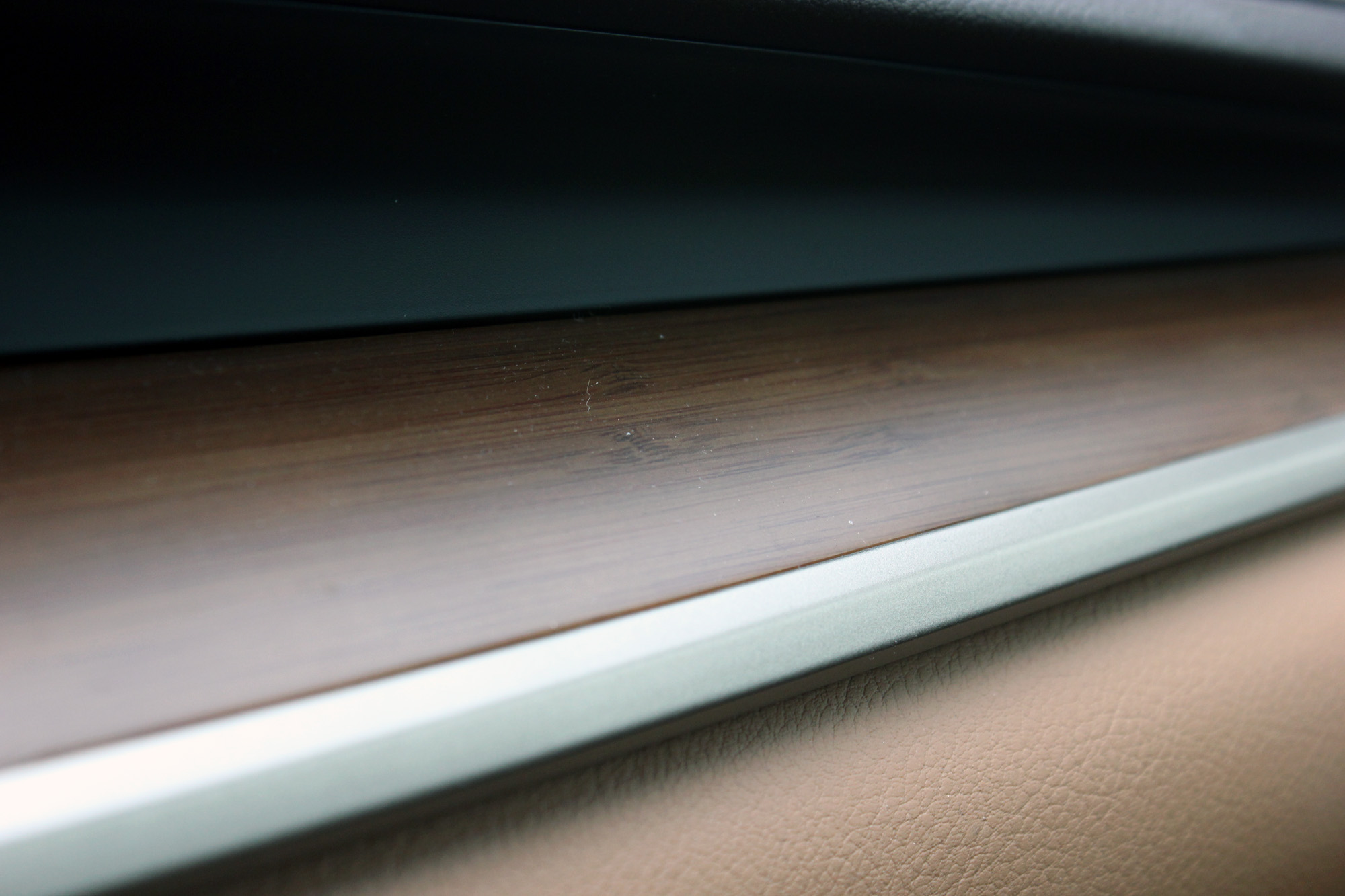 2016 Lexus ES 300h Review