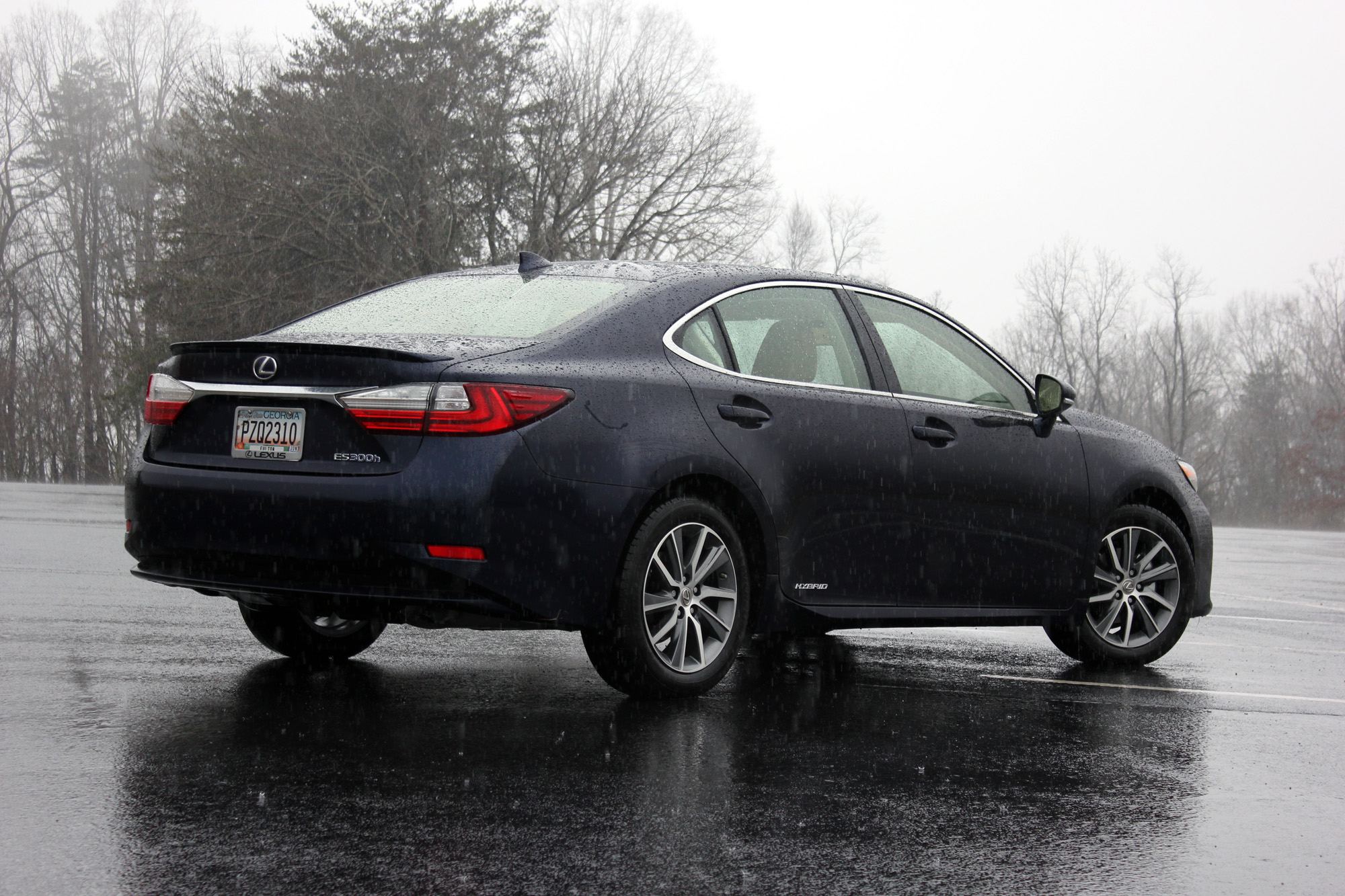 2016 Lexus ES 300h Review