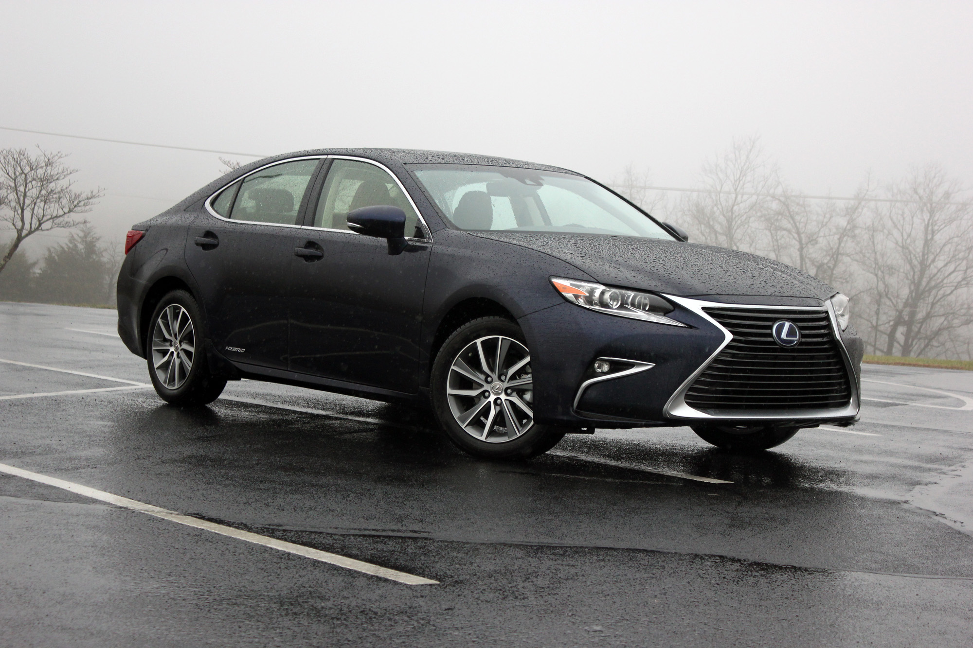 2016 Lexus ES 300h Review