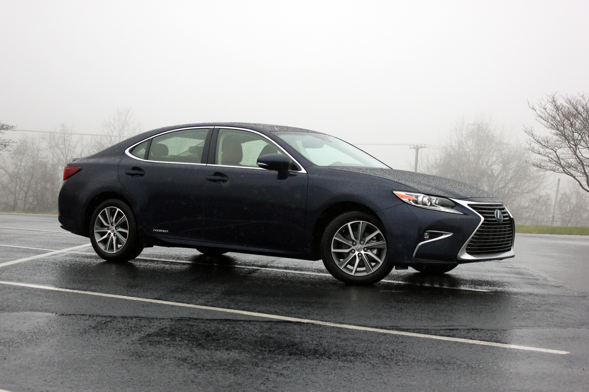 2016 Lexus ES 300h Review