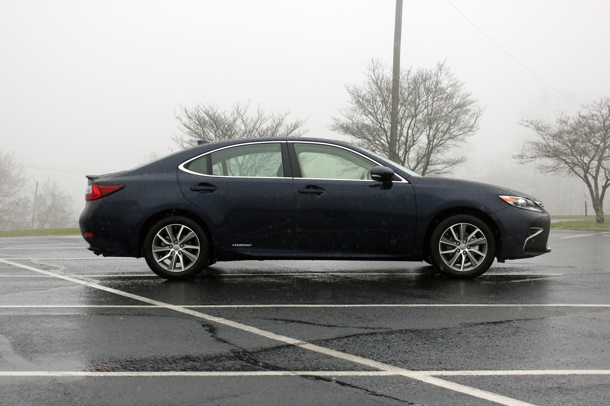 2016 Lexus ES 300h Review