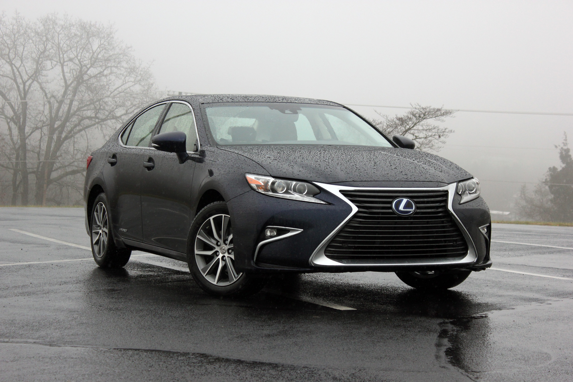 2016 Lexus ES 300h Review
