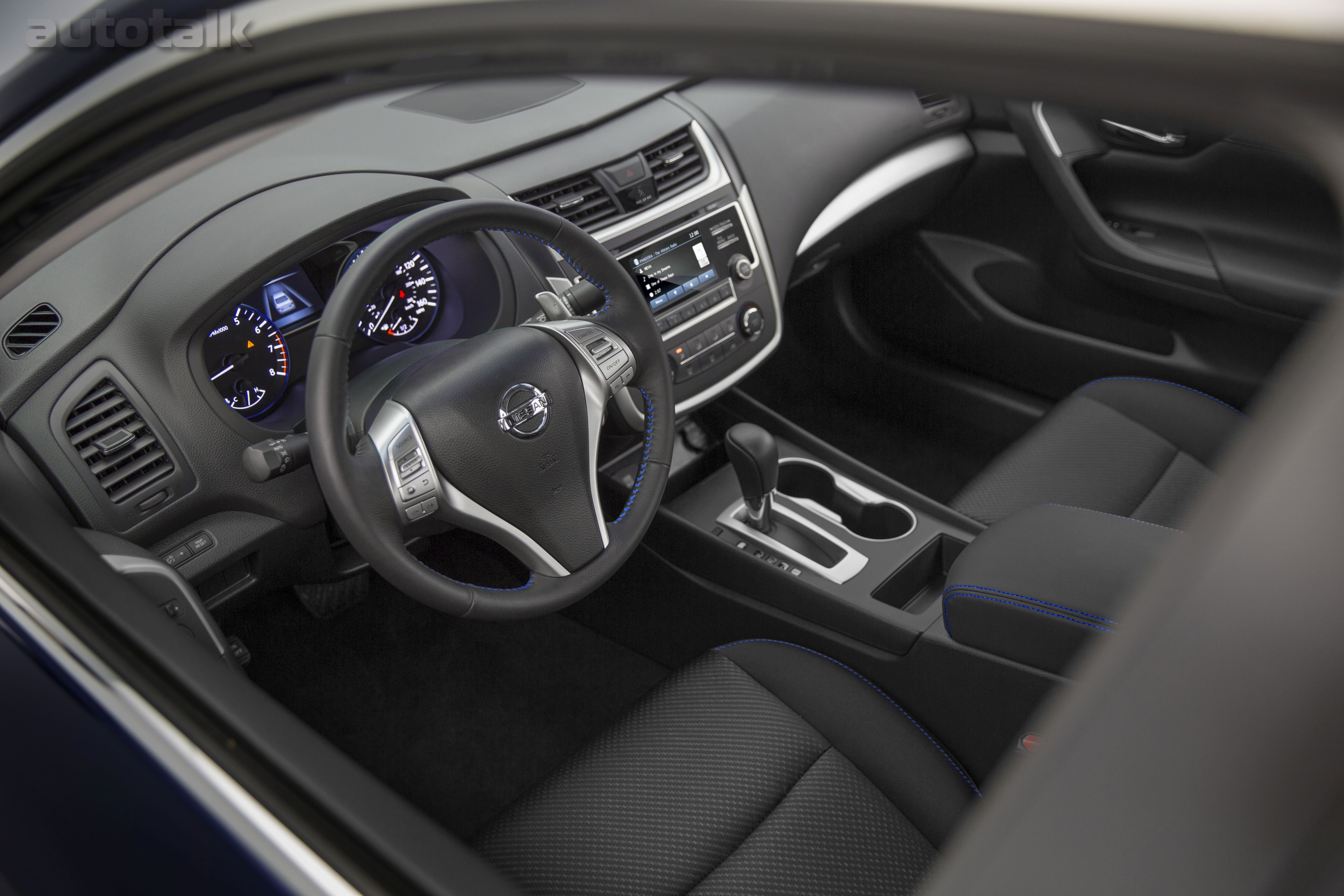 2016 Nissan Altima Pictures