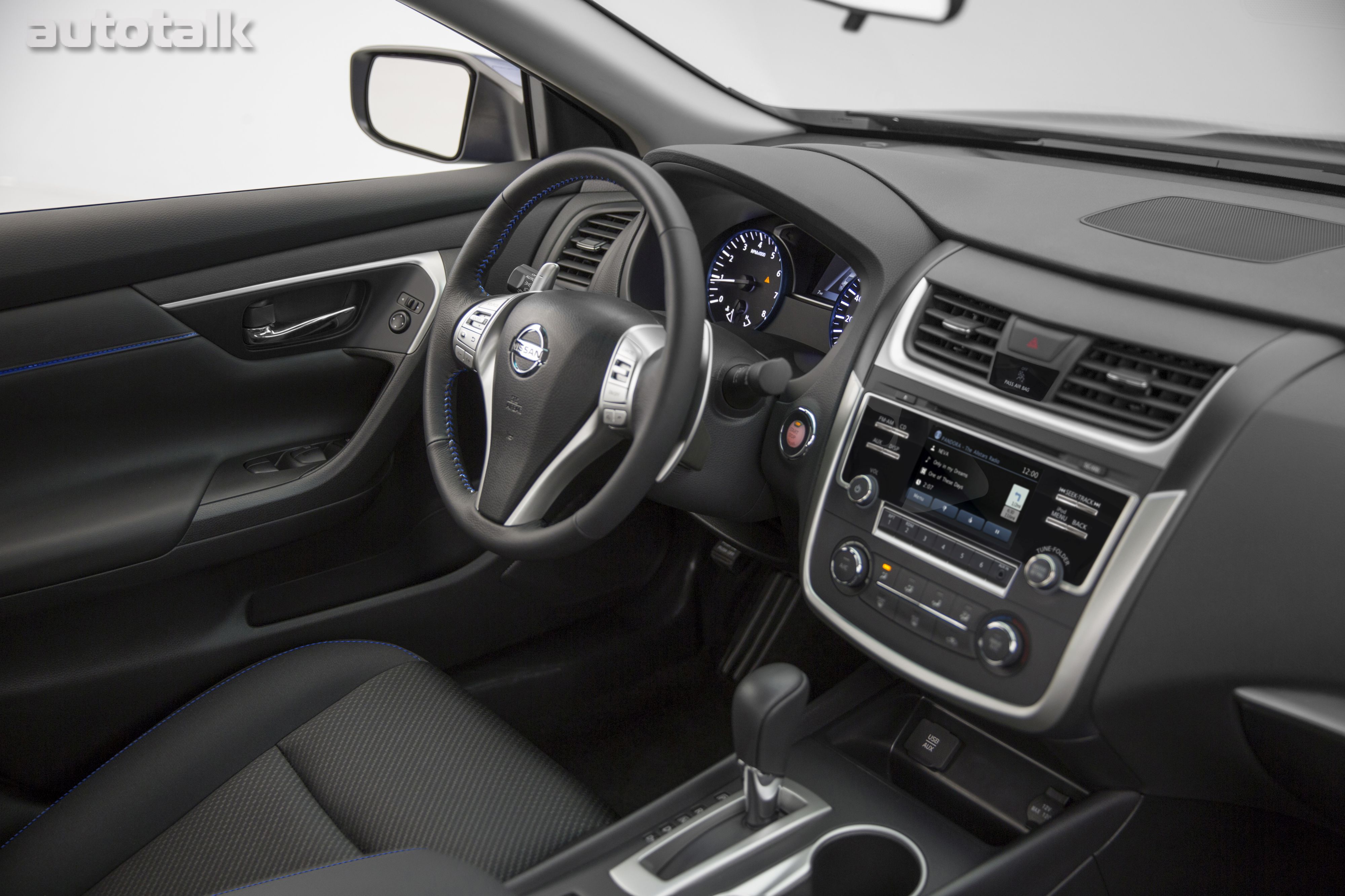 2016 Nissan Altima Pictures