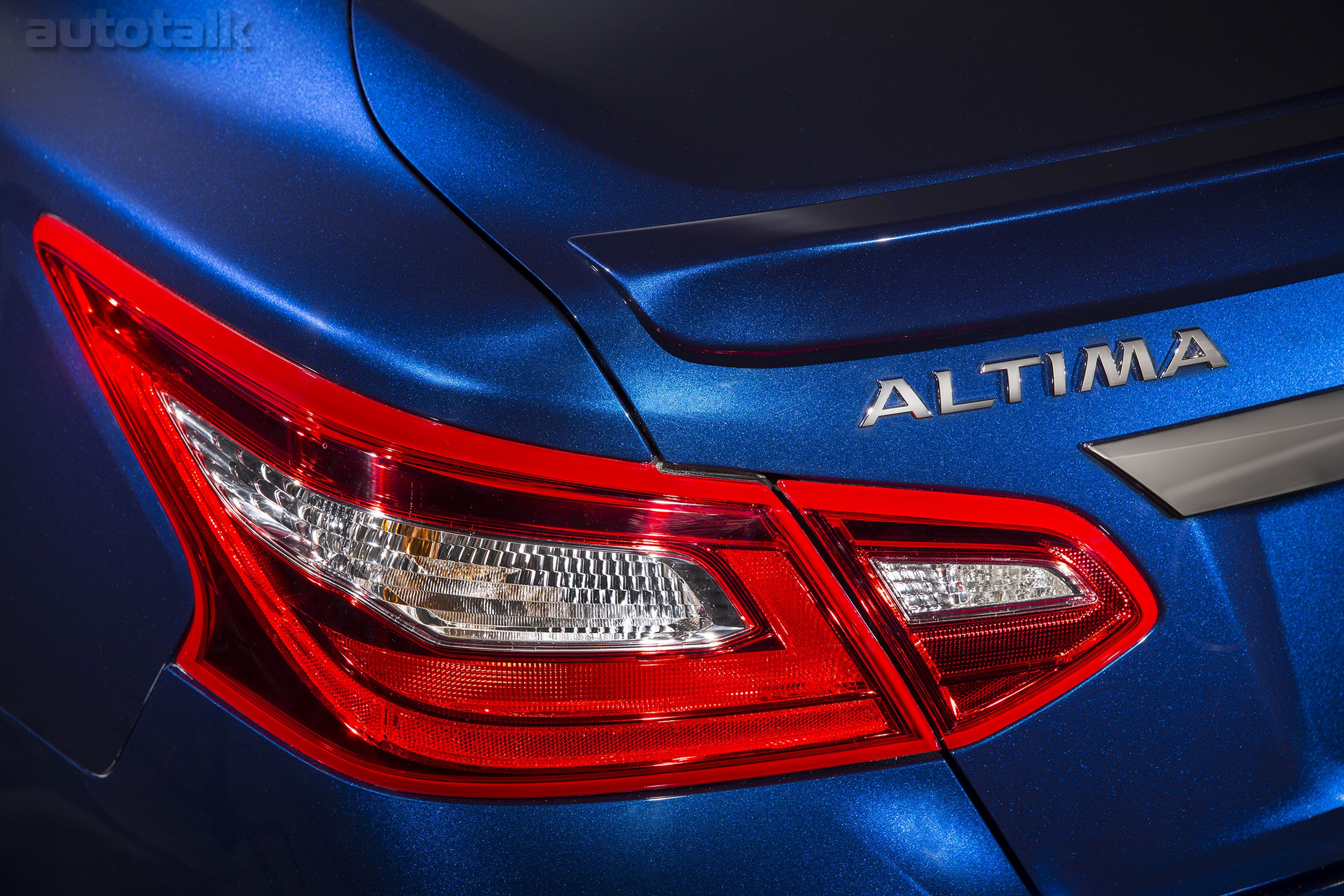 2016 Nissan Altima Pictures