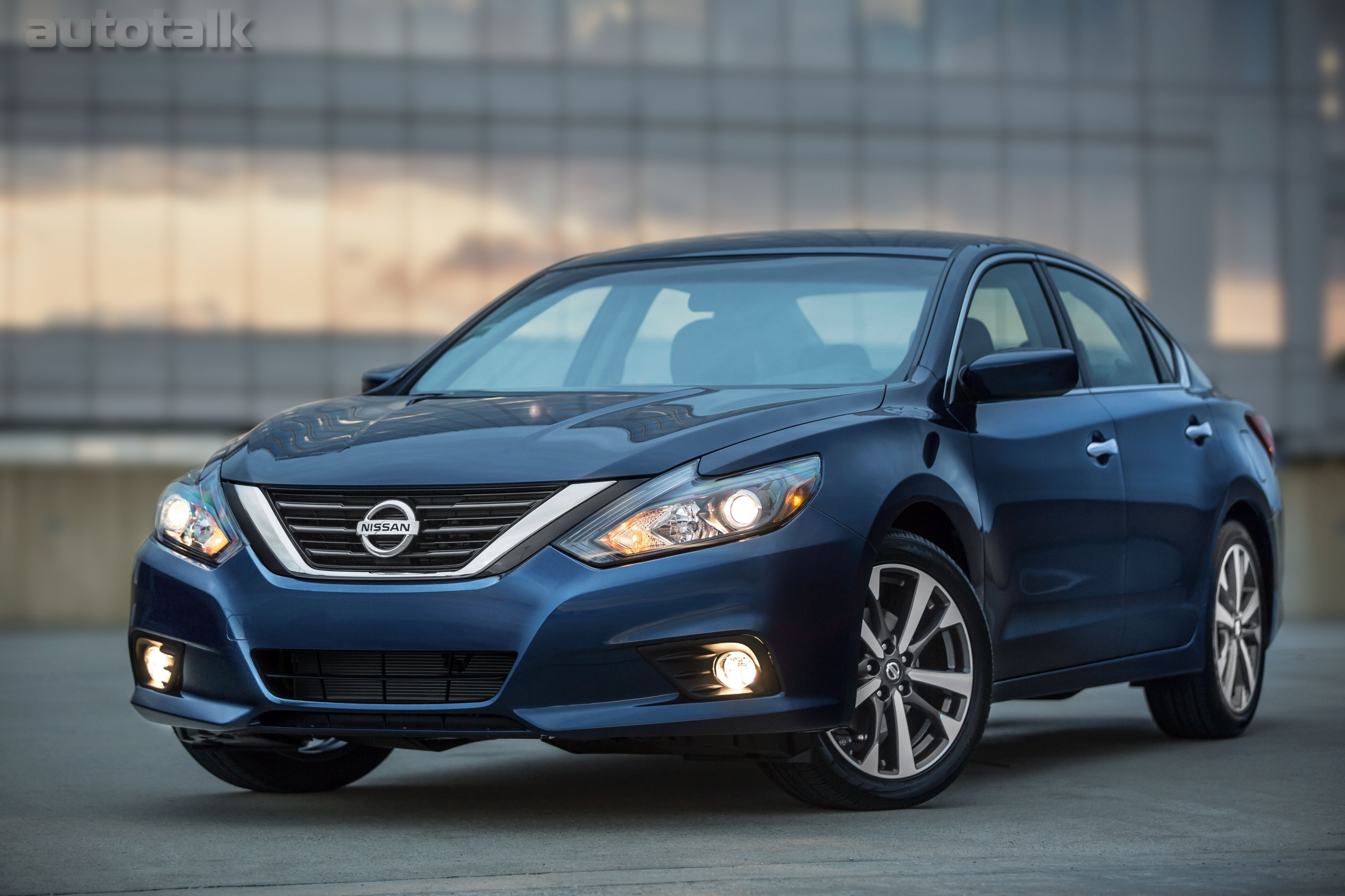 2016 Nissan Altima Pictures