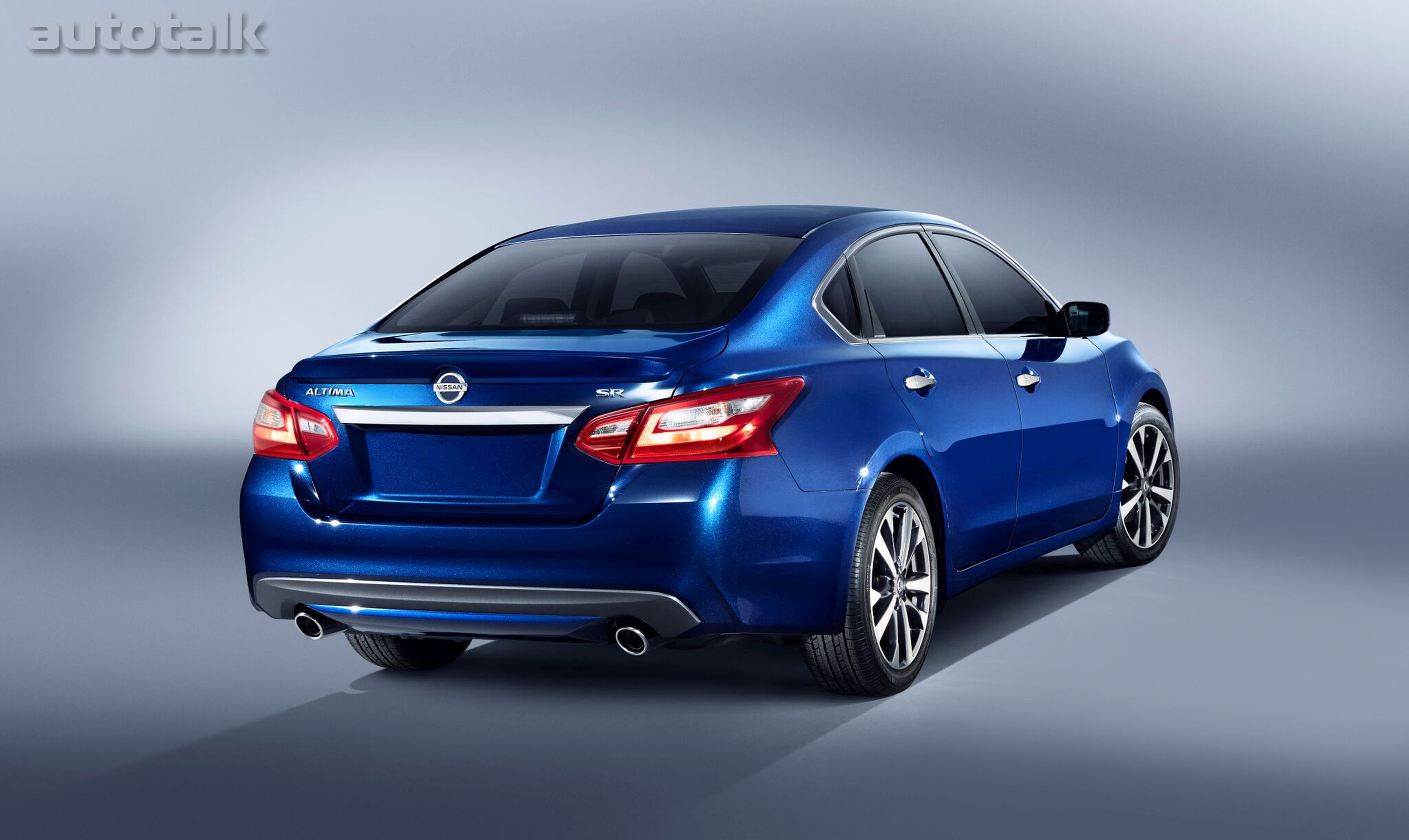 2016 Nissan Altima Pictures