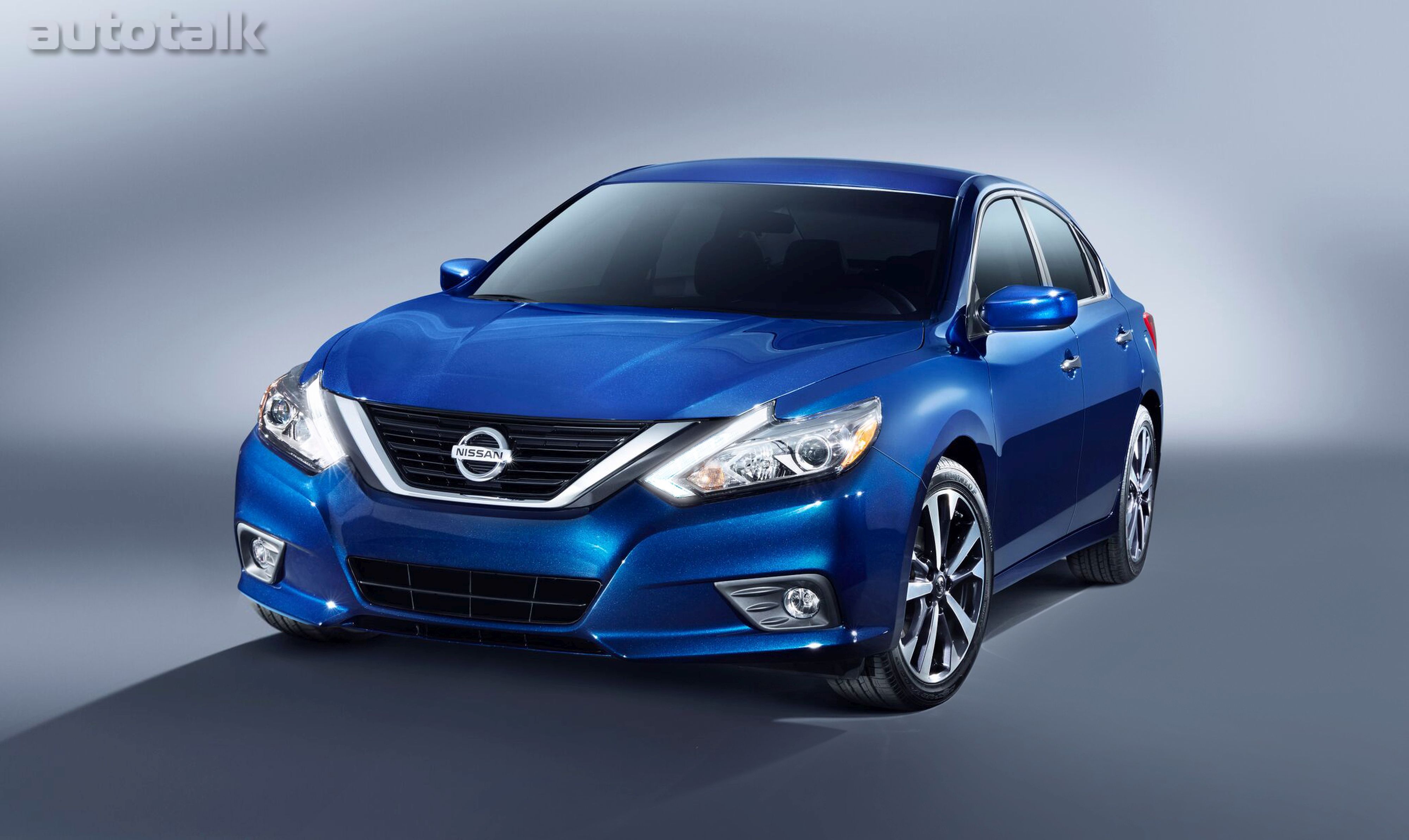 2016 Nissan Altima Pictures