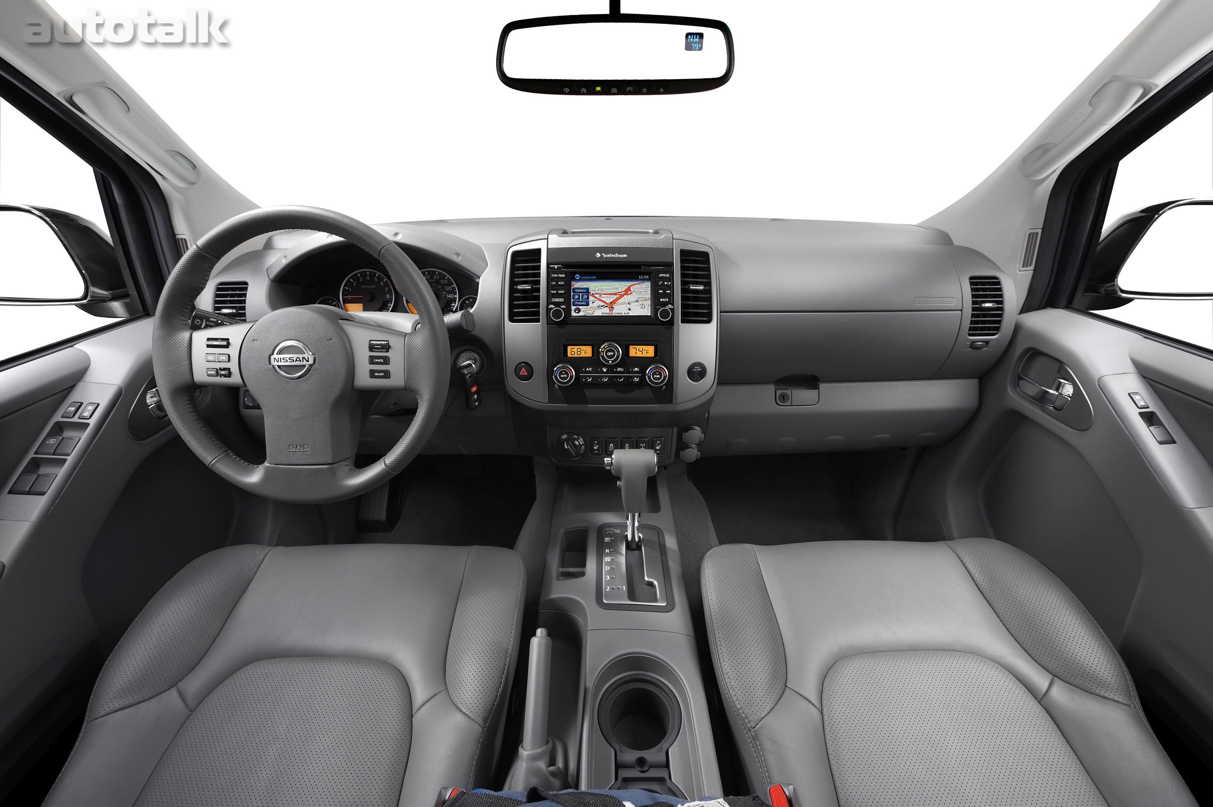 2016 Nissan Frontier Pictures