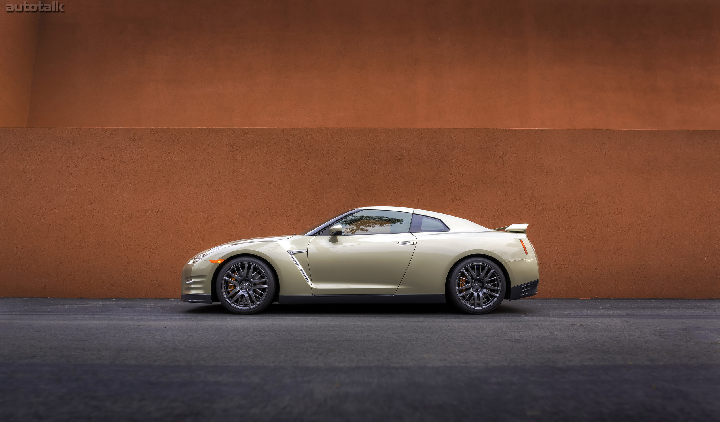 2016 Nissan GT-R 45th Anniversary Gold Edition