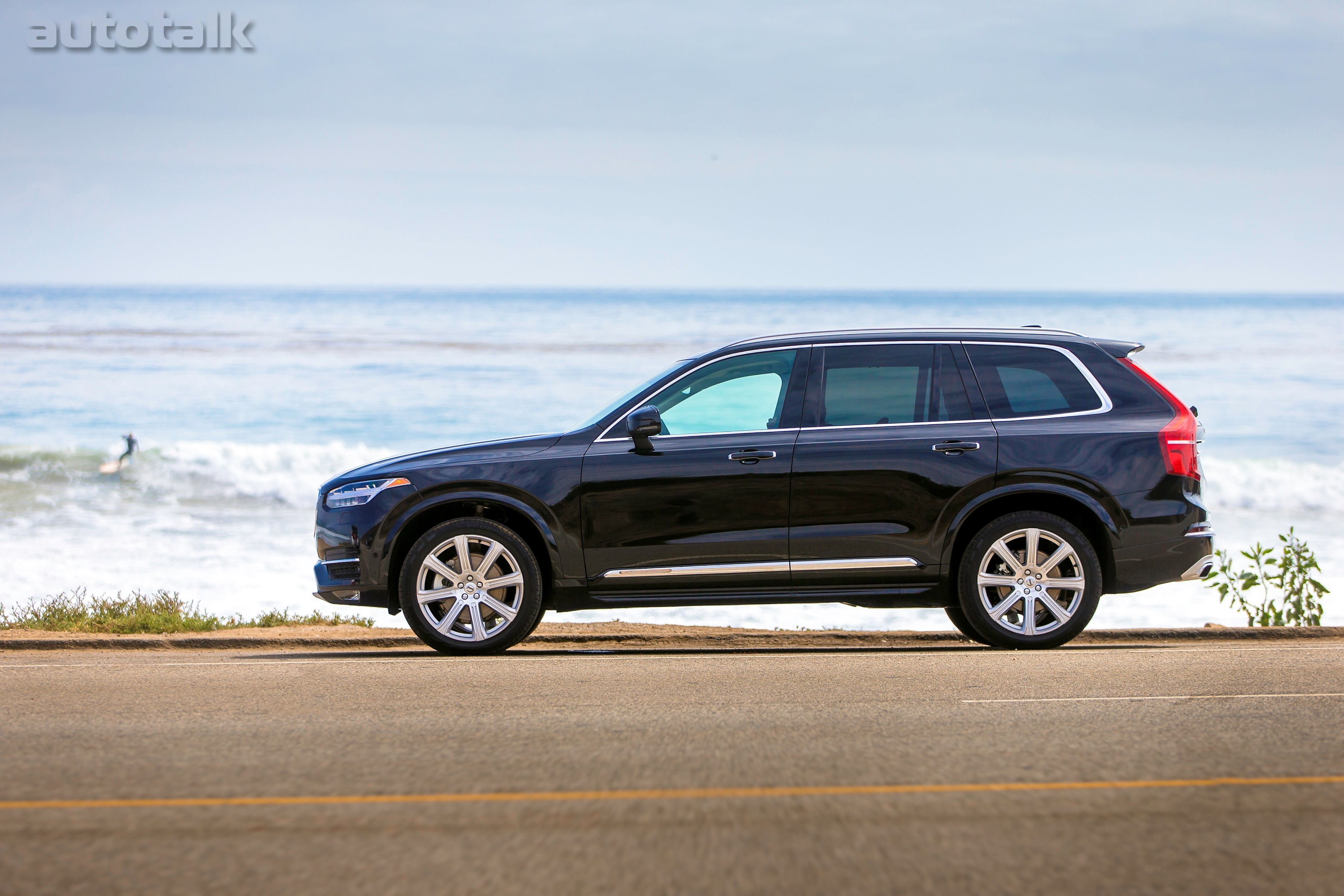 2016 Volvo XC90 T6 exterior profile
