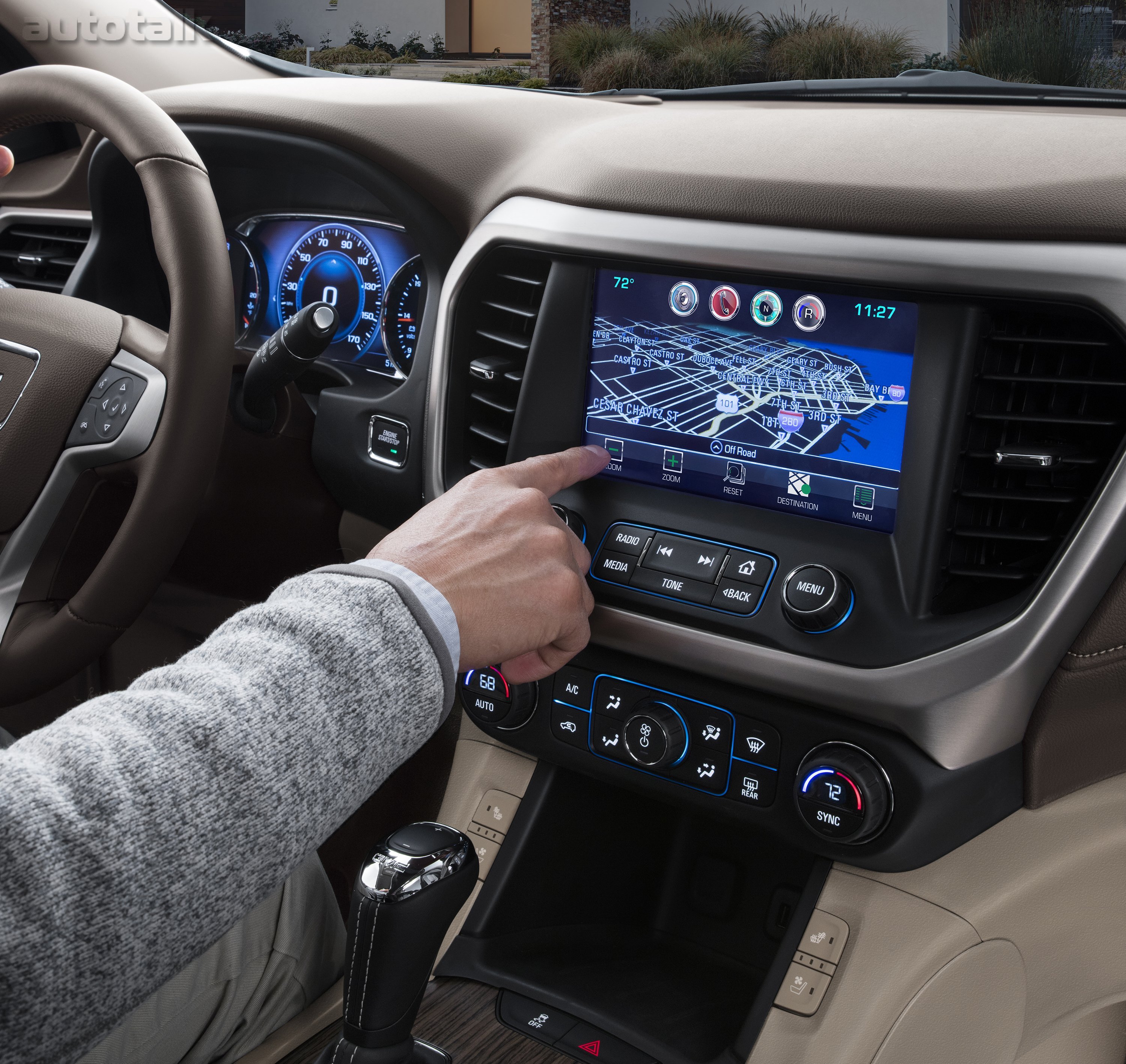2017 GMC Acadia Denali Infotainment