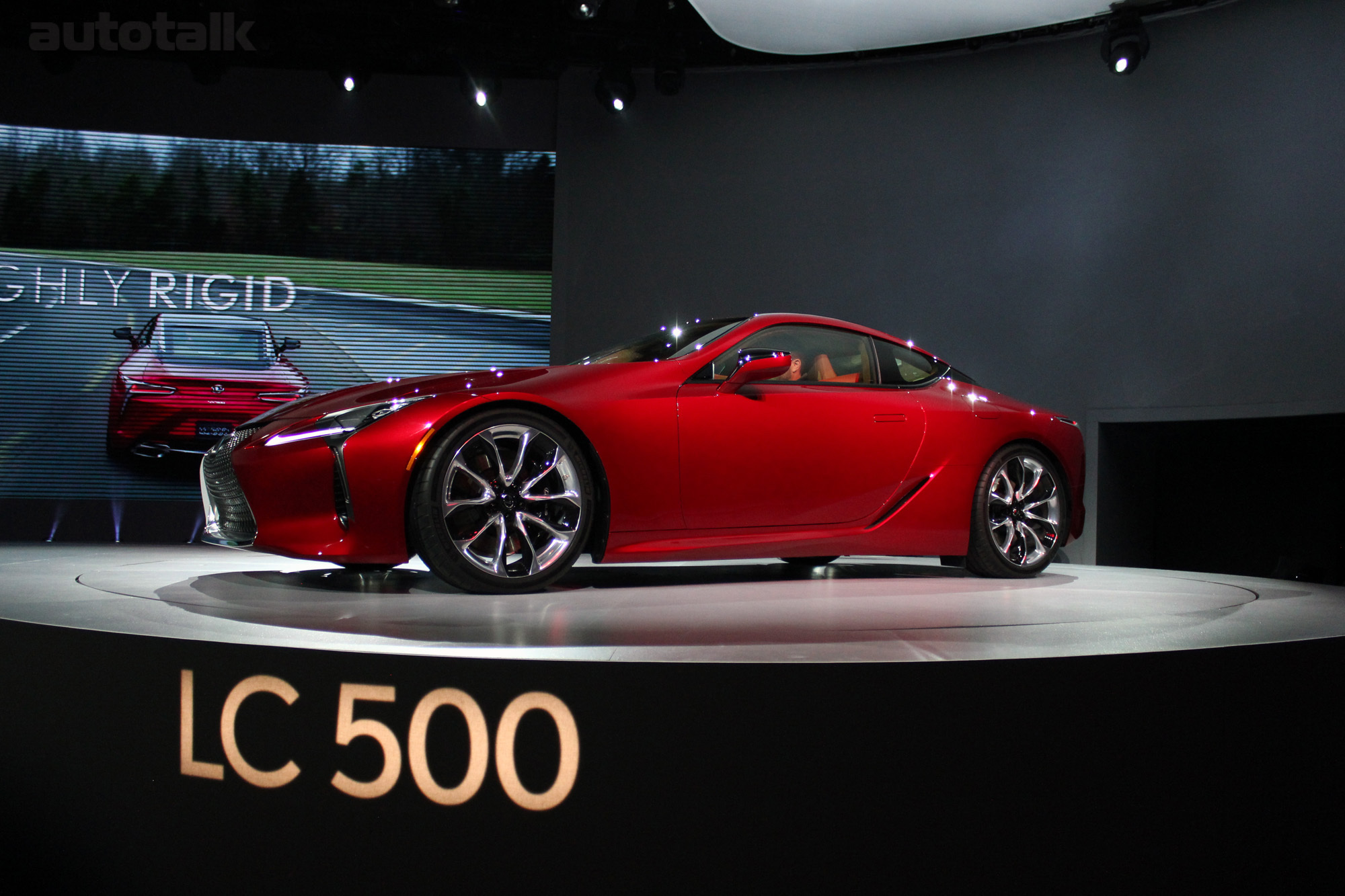 2017 Lexus LC 500 Reveal