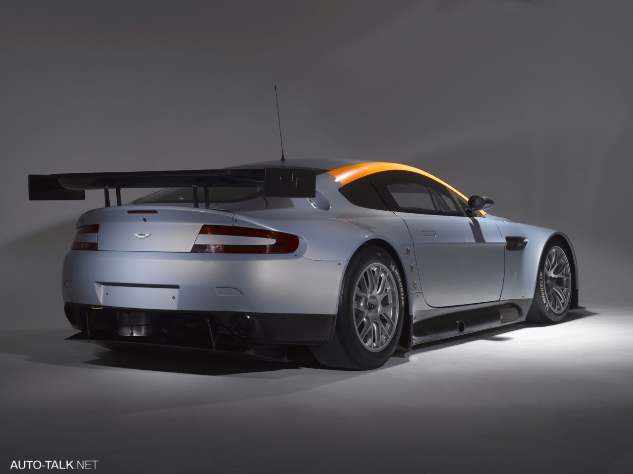 Aston Martin Vantage GT2