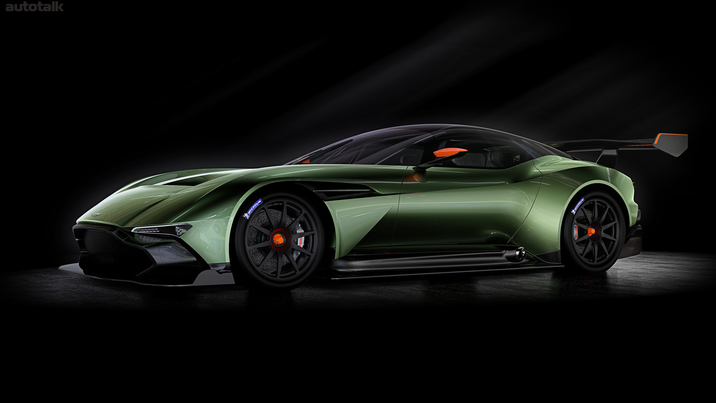 aston-martin-vulcan_01F0BC999DB7CDAFB8C667C84BD71AD769461045514CA029421