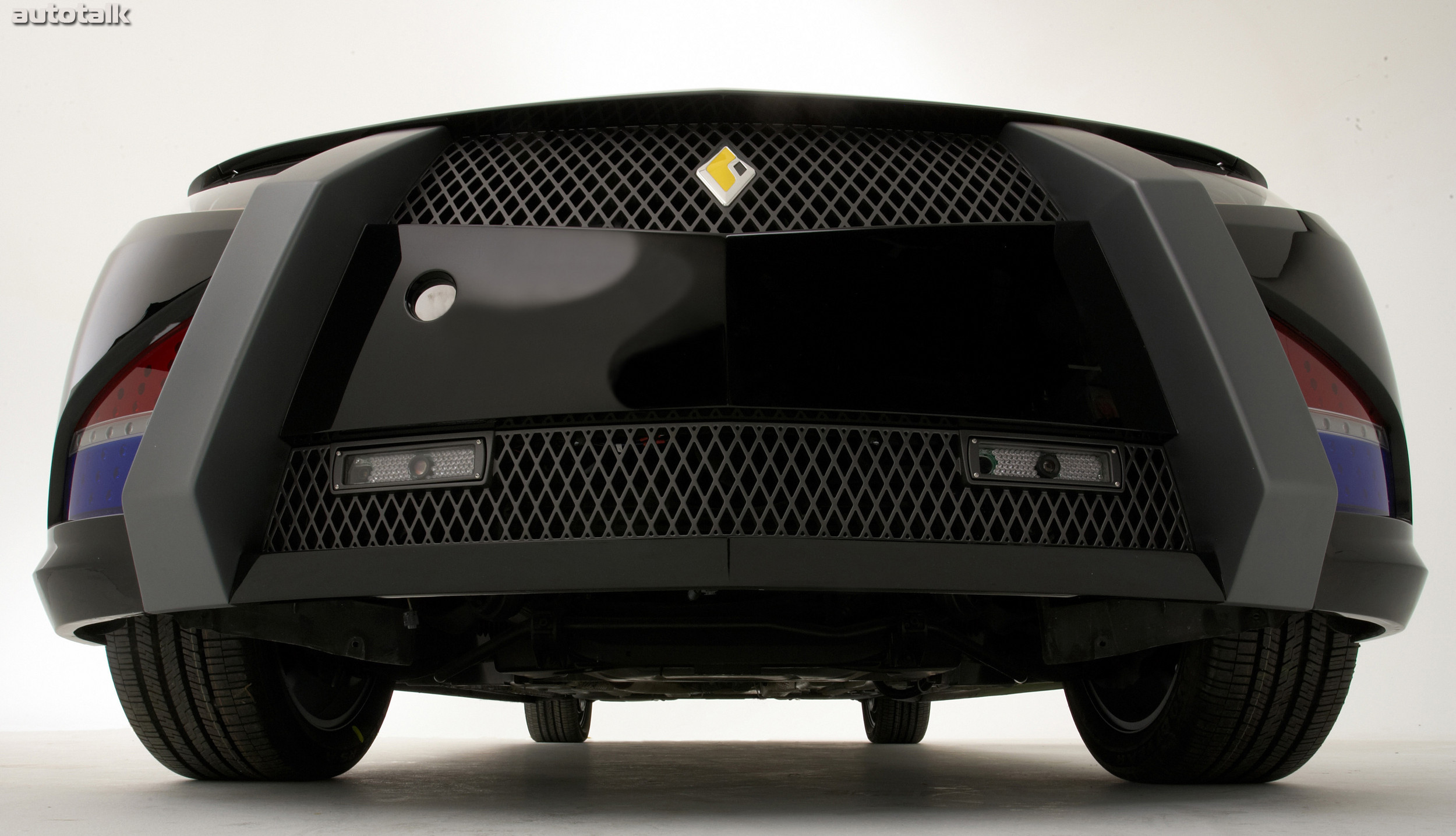 Бампера на иномарки. Бампер авто. Пластик в автомобиле. Бампер кар аттракцион. Бампер машины передний.