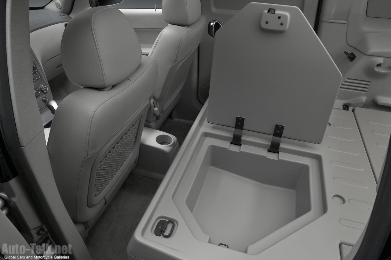 Chevy HHR Panel Delivers Style, Function And Fun In A New, Segment-Exclusiv