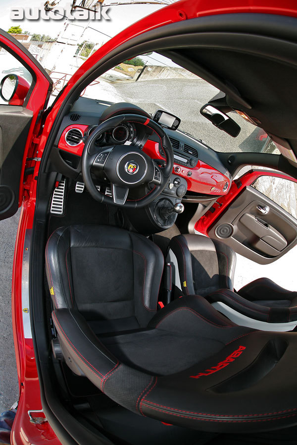 Fiat 500 Ferrari Dealers Edition