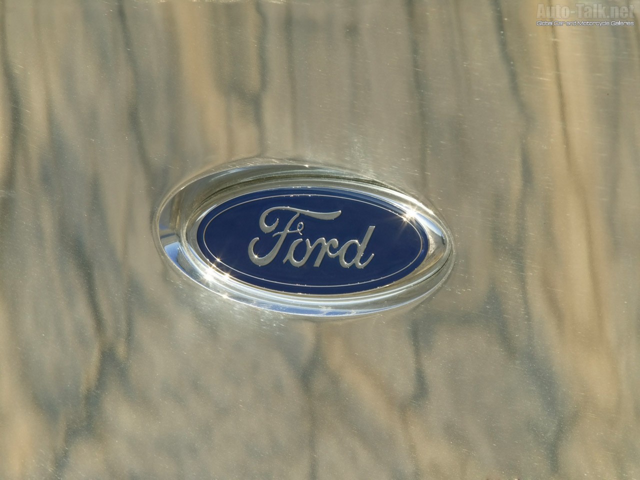 Ford Logo on 2005 Shelby GR-1 Concept Car