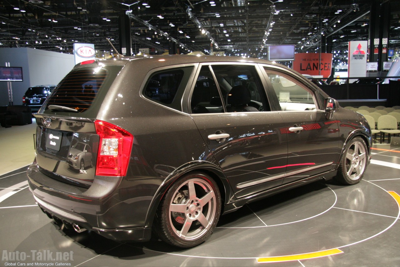 Kia Rondo SX at Chicago Auto Show