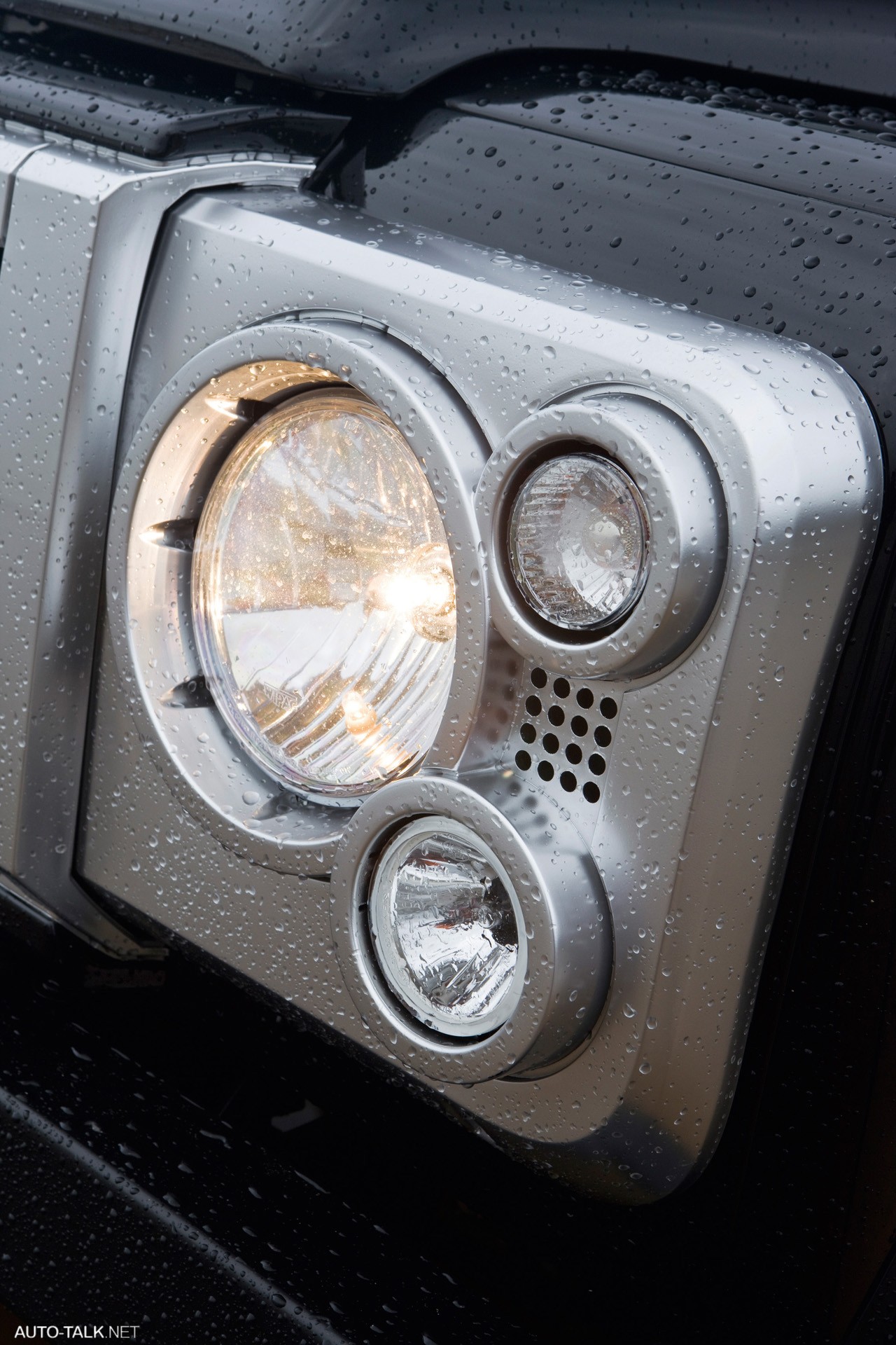 Land Rover Defender SVX