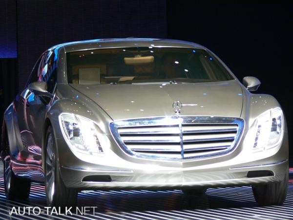 Mercedes  Benz F700