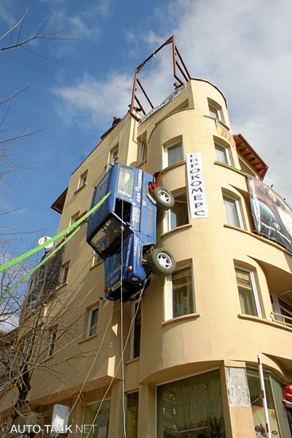 Mercedes G-Wagon crash