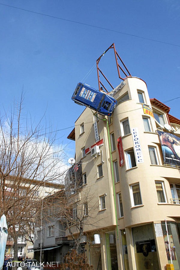 Mercedes G-Wagon crash