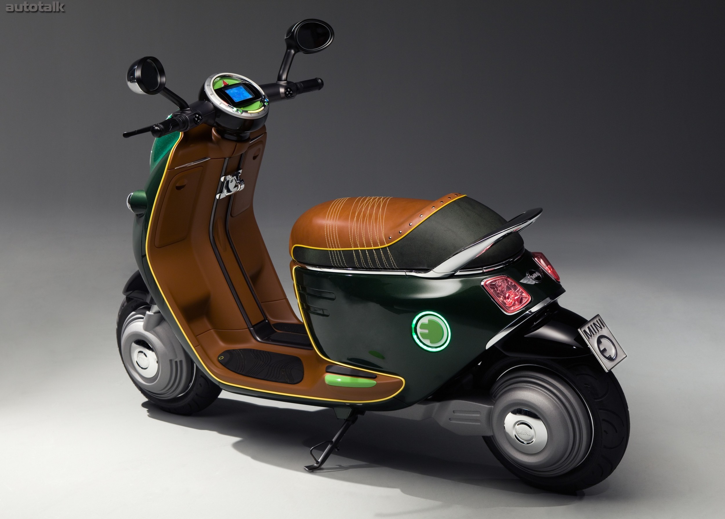 Автомобили скутера. Mini Scooter e Concept w388. Электроскутер Веспа. Motoroller скутер электрический. Электро мопед Vespa.