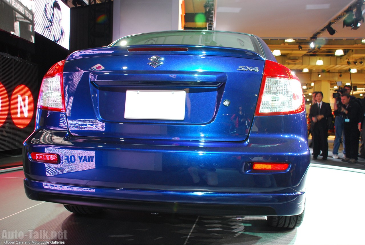 New York Auto Show: Suzuki SX4 sedan