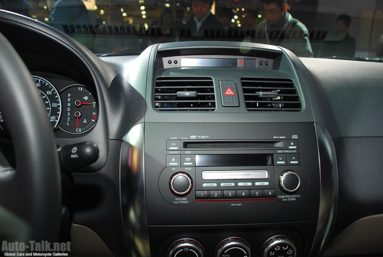New York Auto Show: Suzuki SX4 sedan