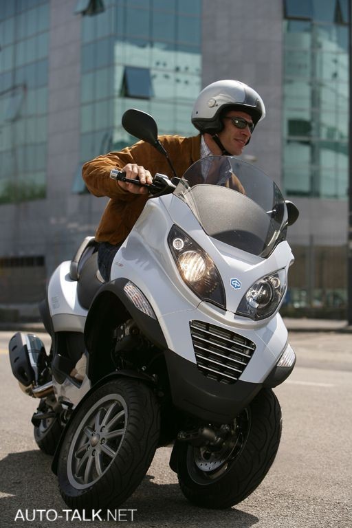 Piaggio MP3 400