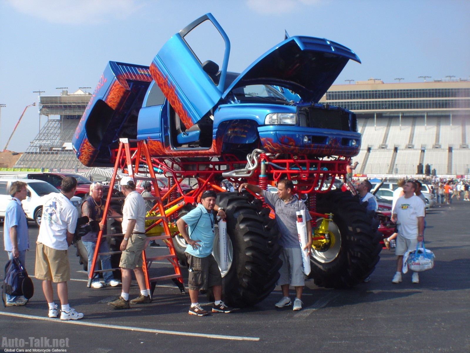 Pictures of Monster Trucks and Autos at Nopi Nationals 2006
