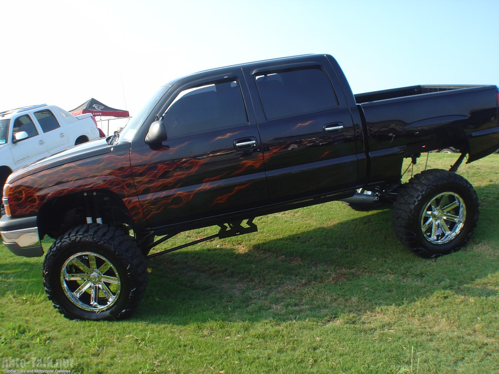 Pictures of Monster Trucks and Autos at Nopi Nationals 2006