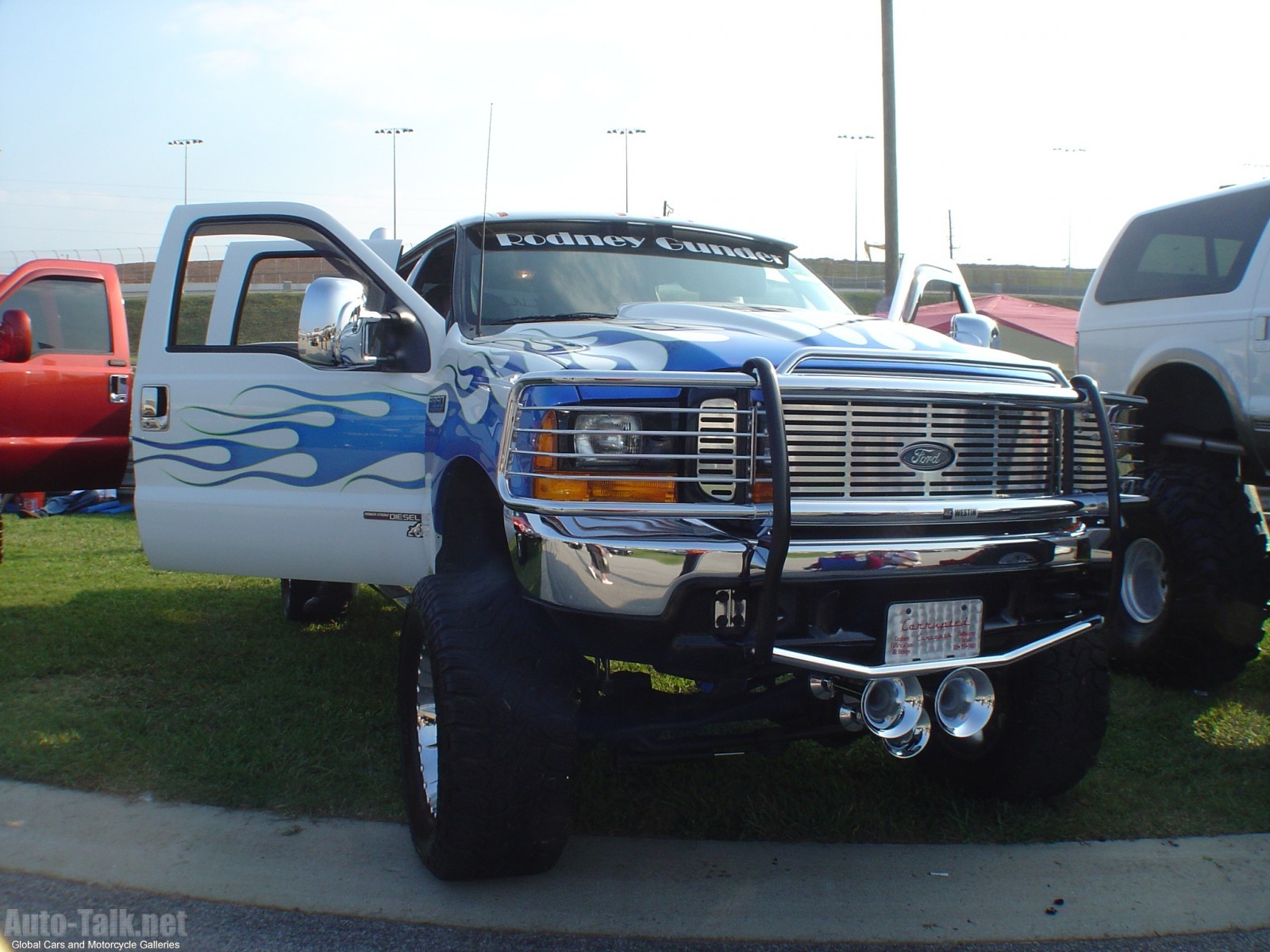 Pictures of Monster Trucks and Autos at Nopi Nationals 2006