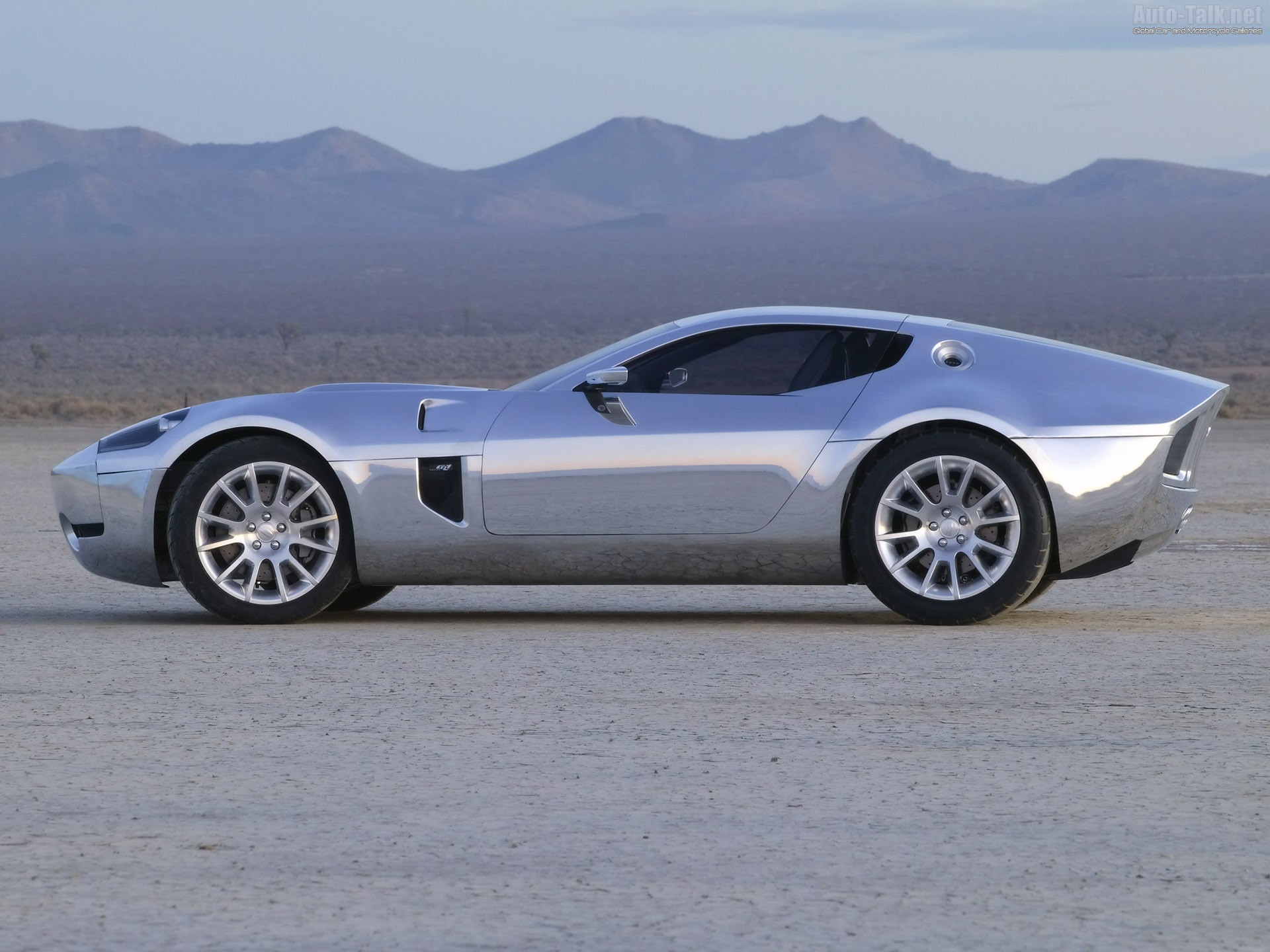 Side view of the 2005 Ford Shelby GR-1 Concept Car