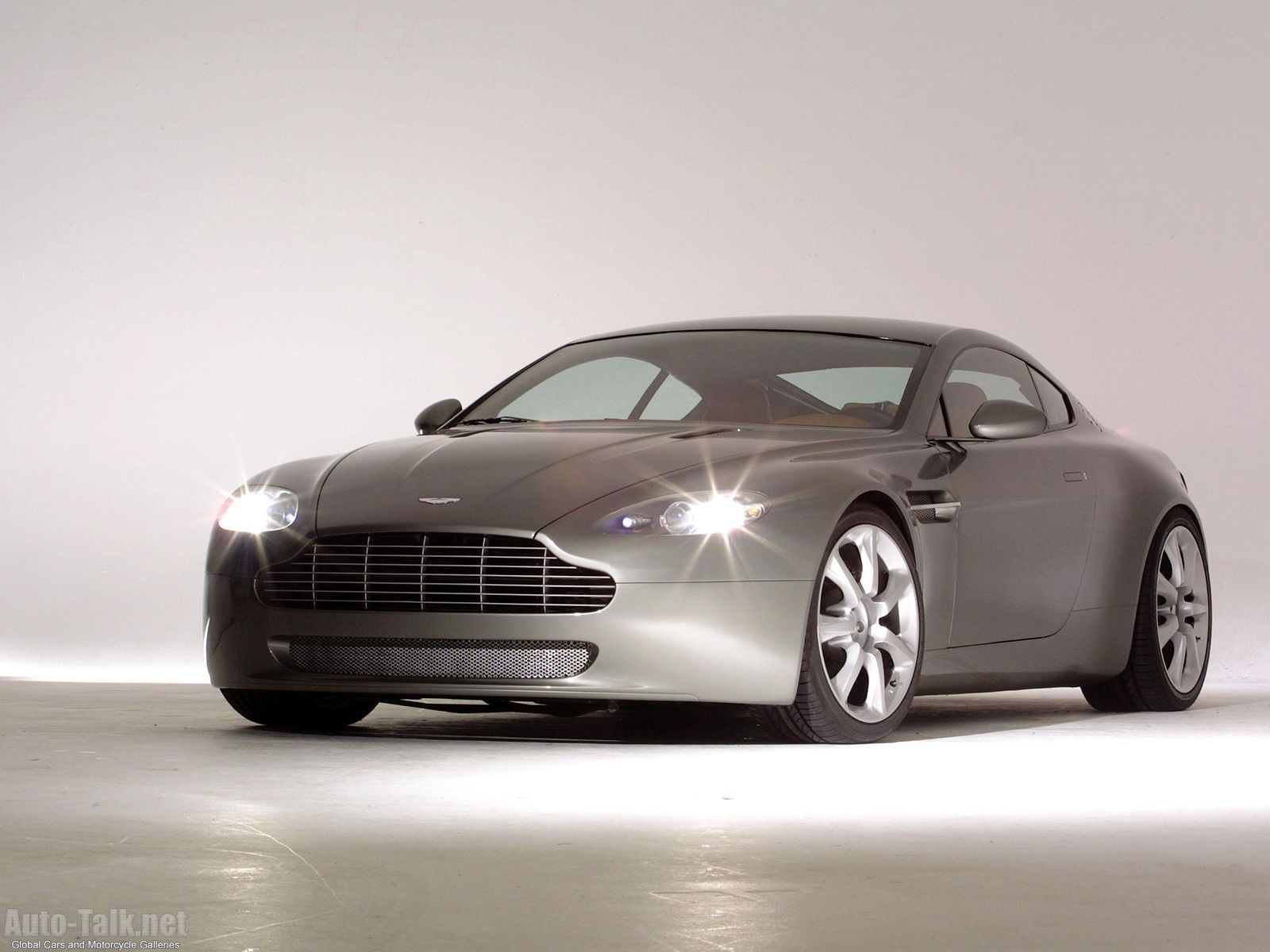 Vantage AMV8 - Aston Martin
