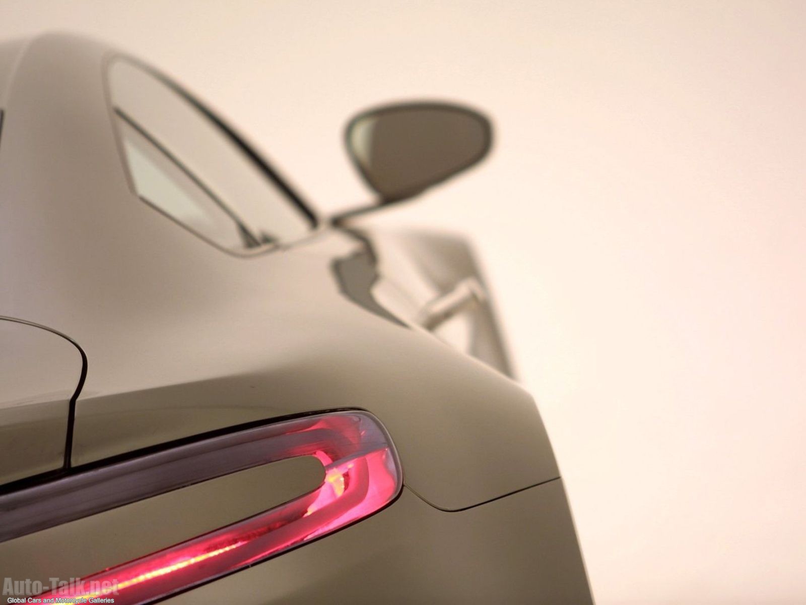 Vantage AMV8 - Aston Martin