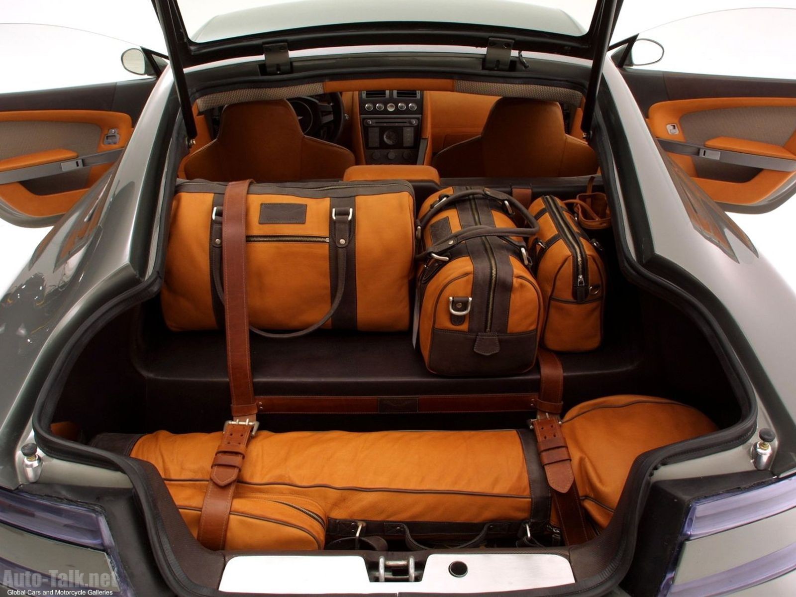 Vantage AMV8 - Aston Martin