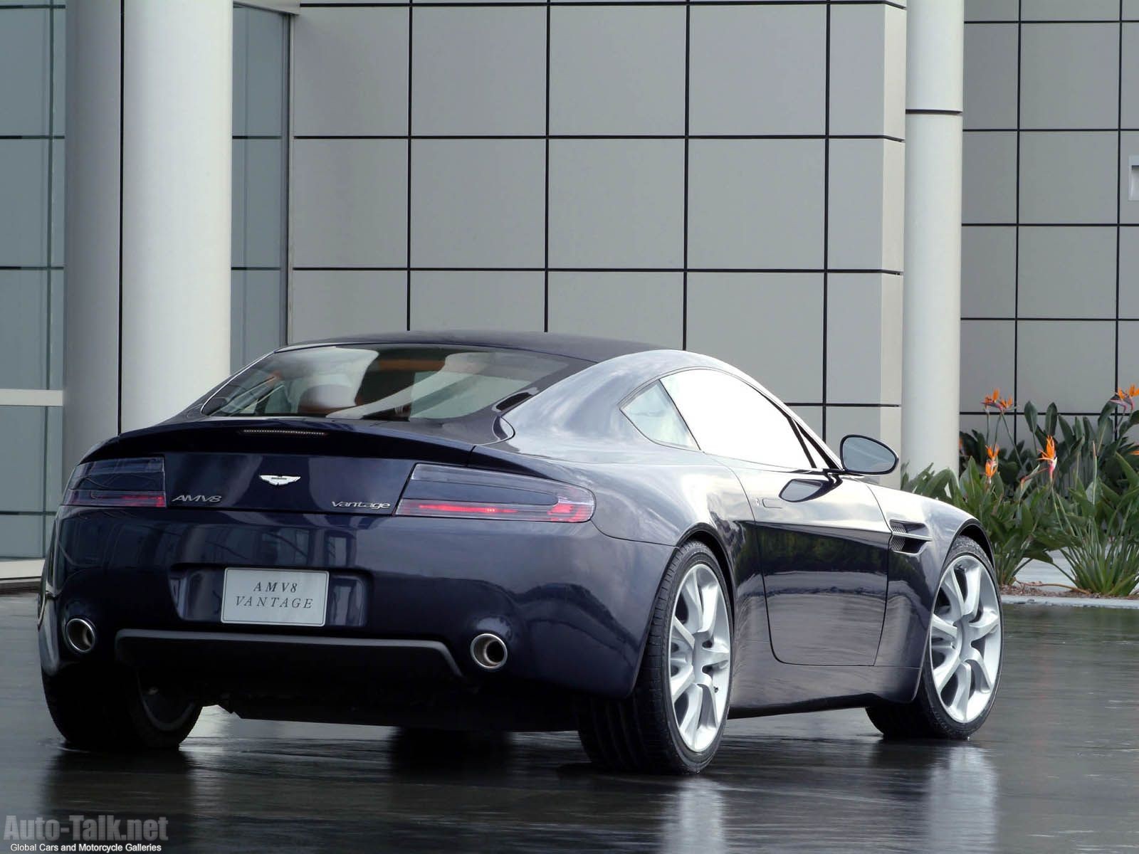 Vantage AMV8 - Aston Martin
