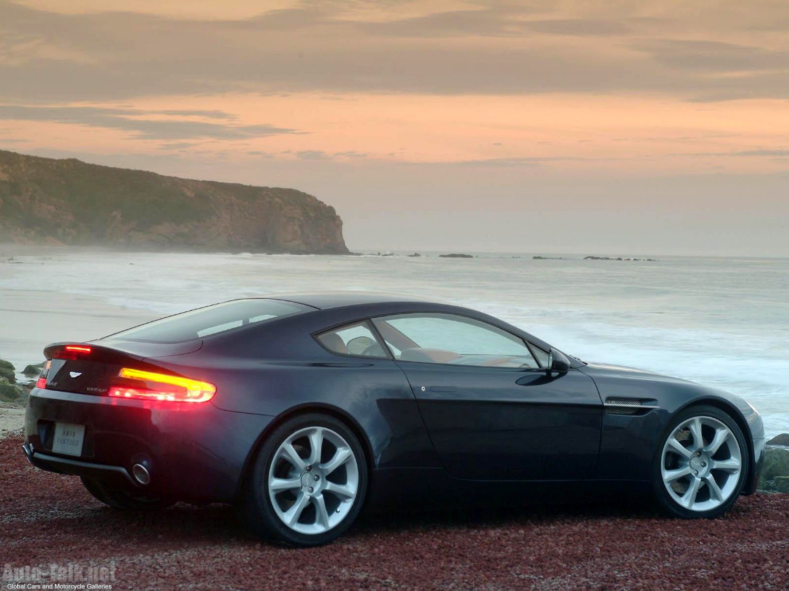 Vantage AMV8 - Aston Martin