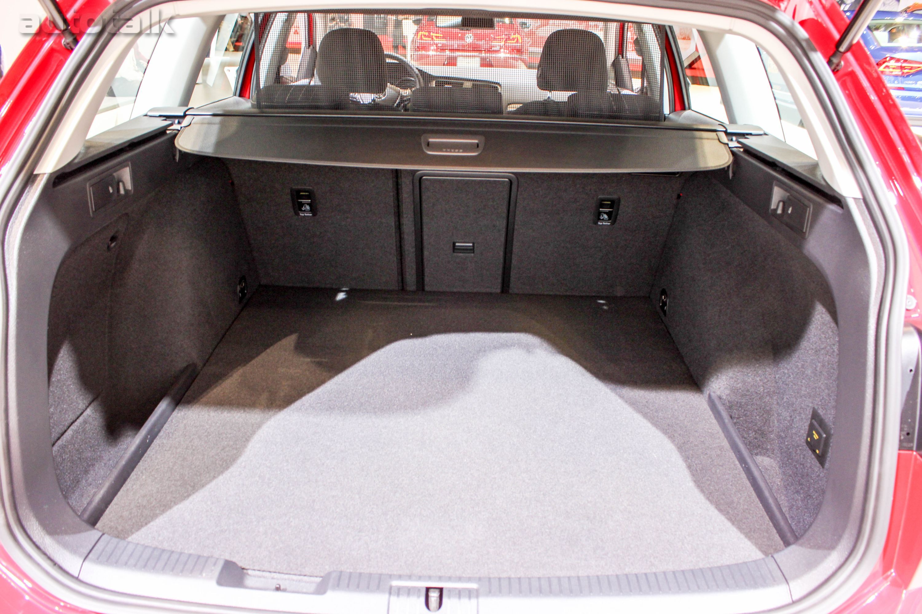 Volkswagen Golf Alltrack at 2016 Chicago Auto Show