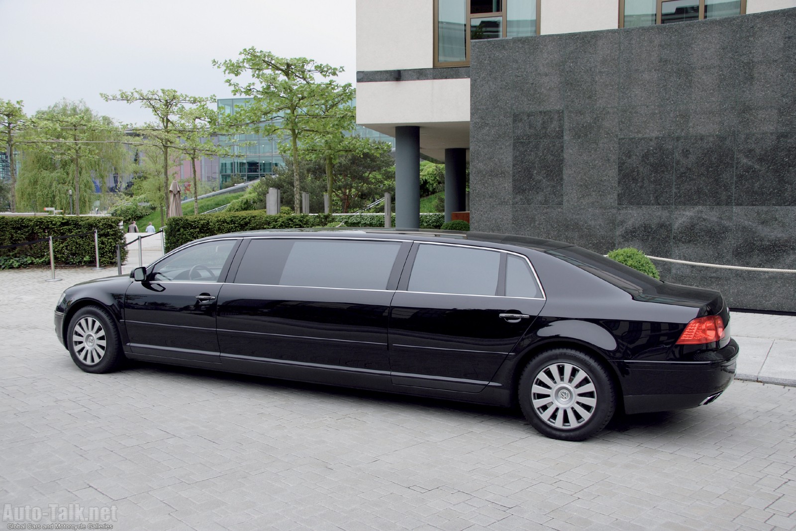 Volkswagen Individual Phaeton Lounge Limousine