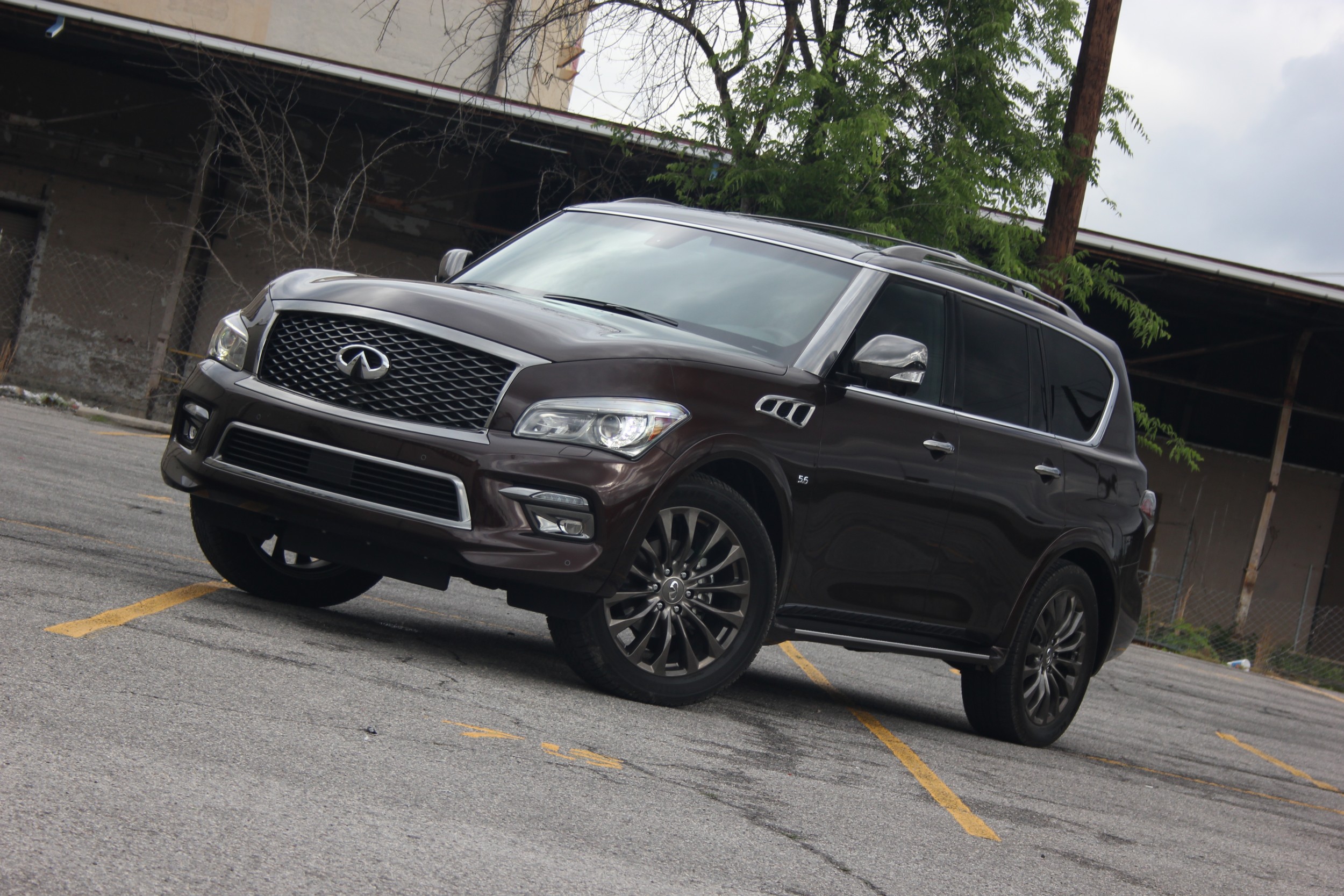 2015 Infiniti QX80 Driven Review • AutoTalk