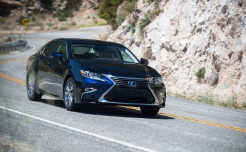 Lexus Updates ES 300H for 2016